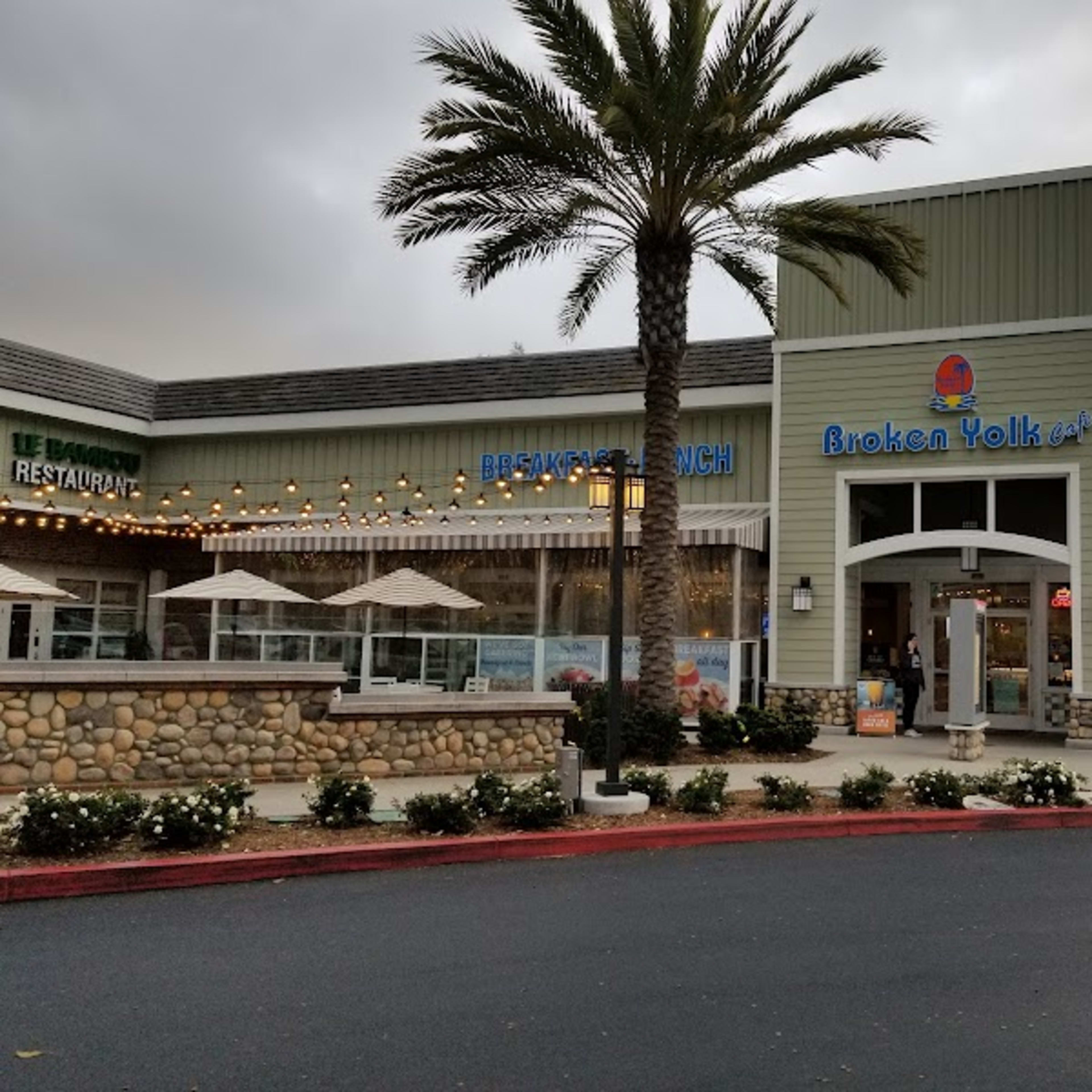 Broken Yolk Cafe Del Mar - Photo 4