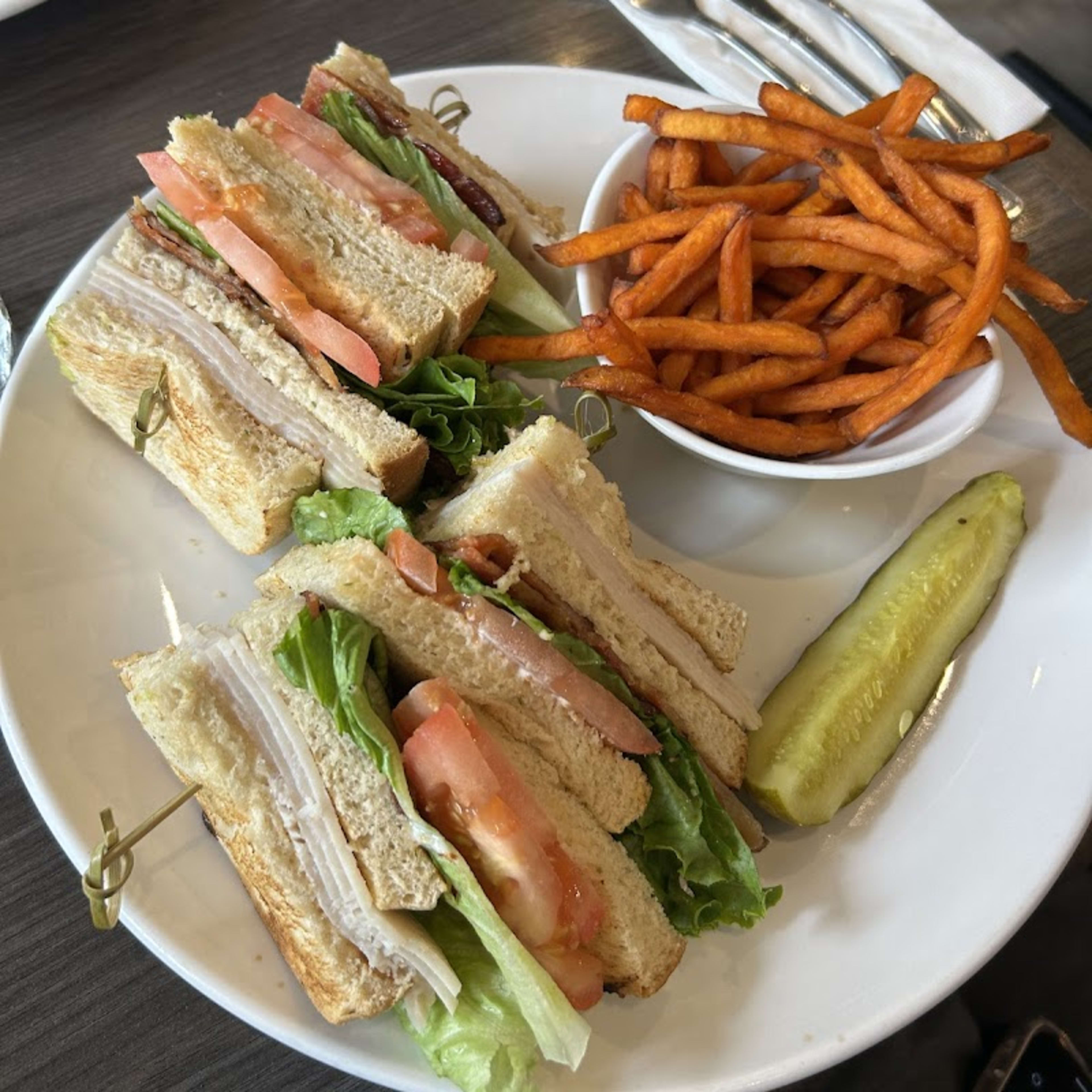 Broken Yolk Cafe Del Mar - Photo 8