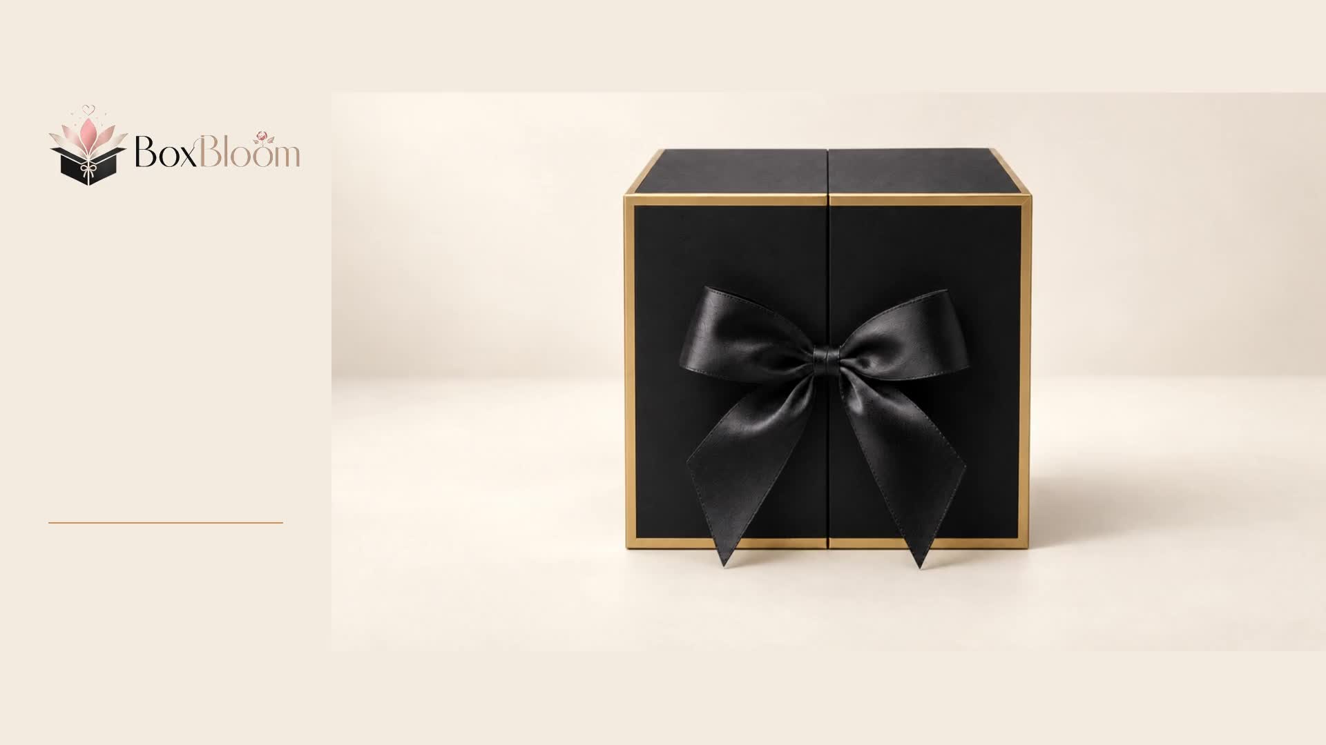 BoxBloom Markenvideo: eine Geschenkbox öffnet sich und offenbart Rosen und eine Grußkarte