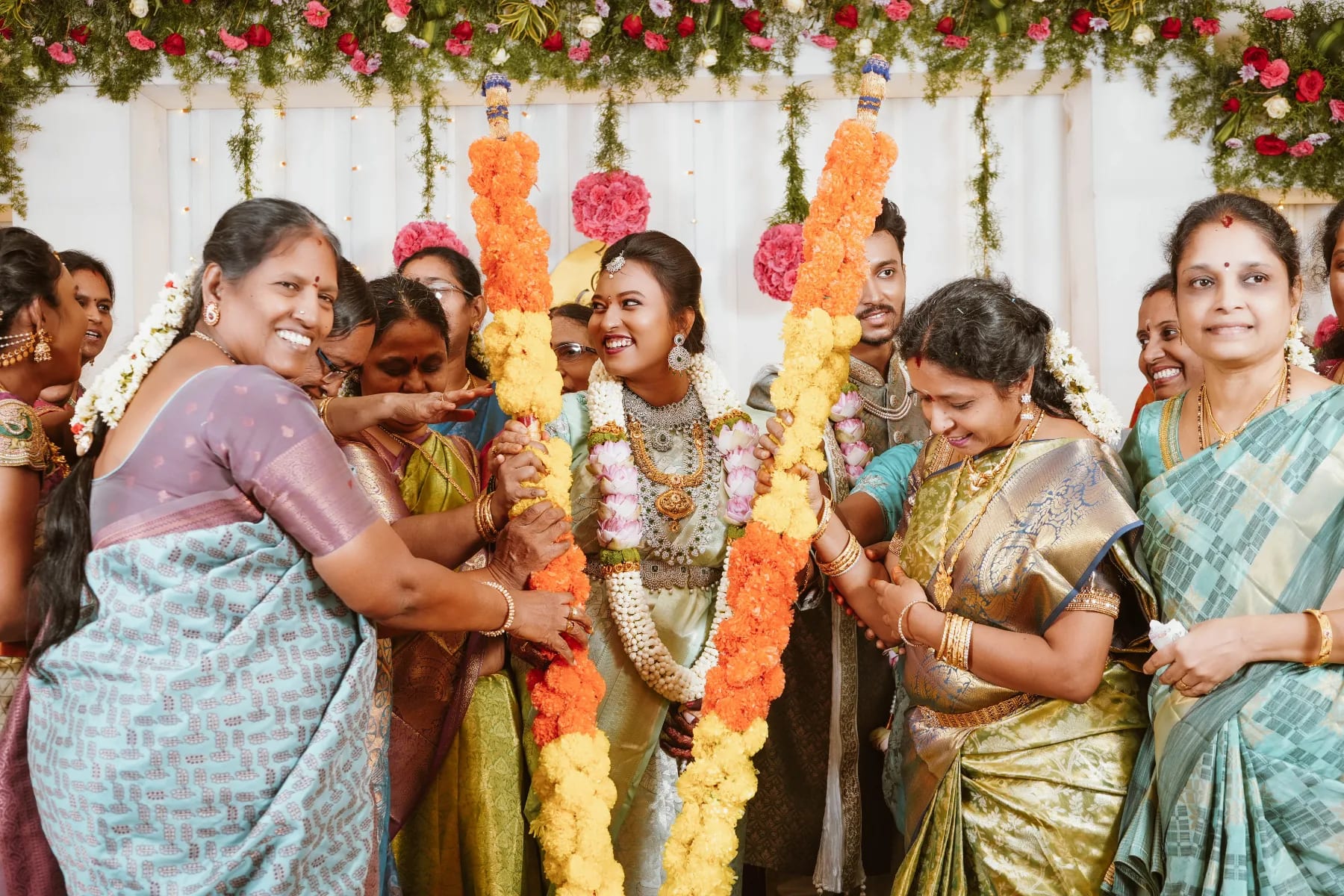 Family Wedding Photography: 25 Essential Family Portraits to Capture at an Indian Wedding — image 10