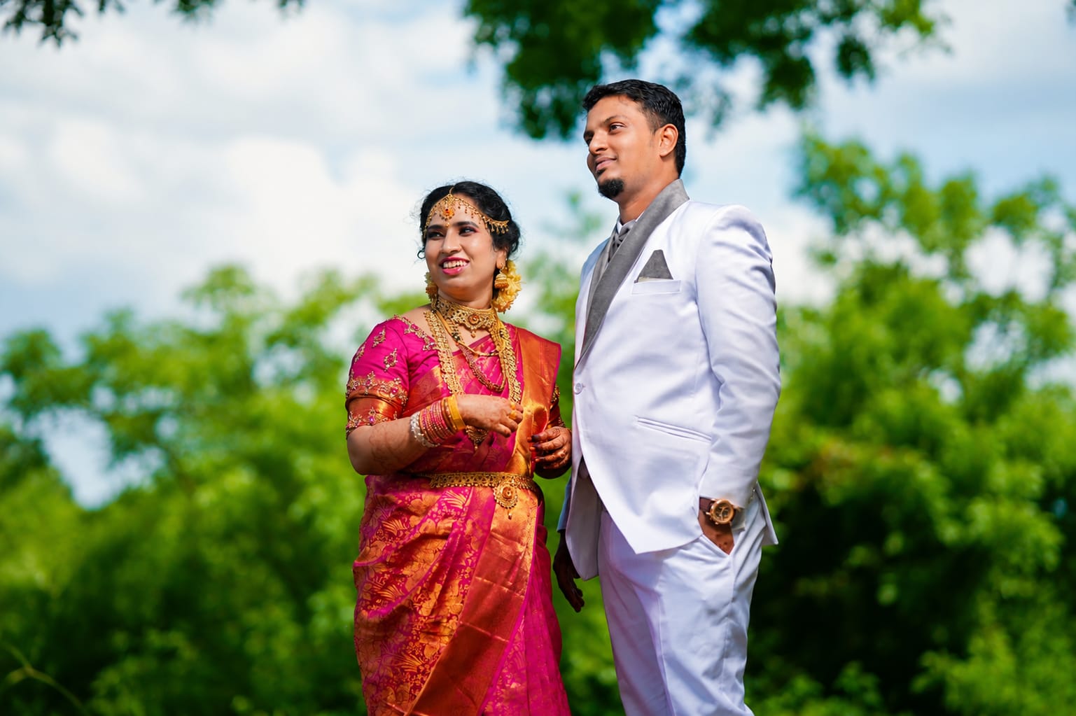 Best outdoor wedding photography couple portrait captured by Kutti Story Photography in Madurai during golden hour.
