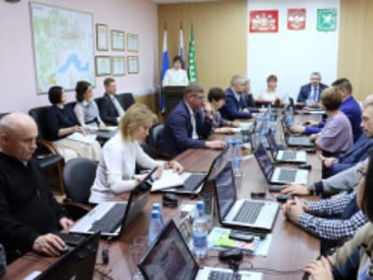 Заседание Думы города Лесной: награды и обсуждение бюджета