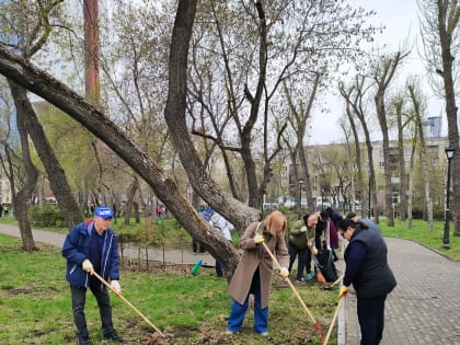 Валентин Лаппо принял участие в ежегодном субботнике в сквере имени Джавахарлала Неру