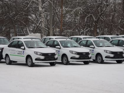 Павел Креков вручил ключи от 6 автомобилей больницам Первоуральска