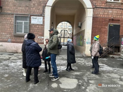 Жители Нижнего Тагила протестуют против ледового катка в их дворе