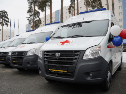 Свердловские больницы получили новые автомобили скорой помощи