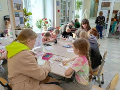 В преддверии Международного дня семьи в Детской художественной школе прошёл мастер-класс «Семейный очаг», посвященный Году семьи