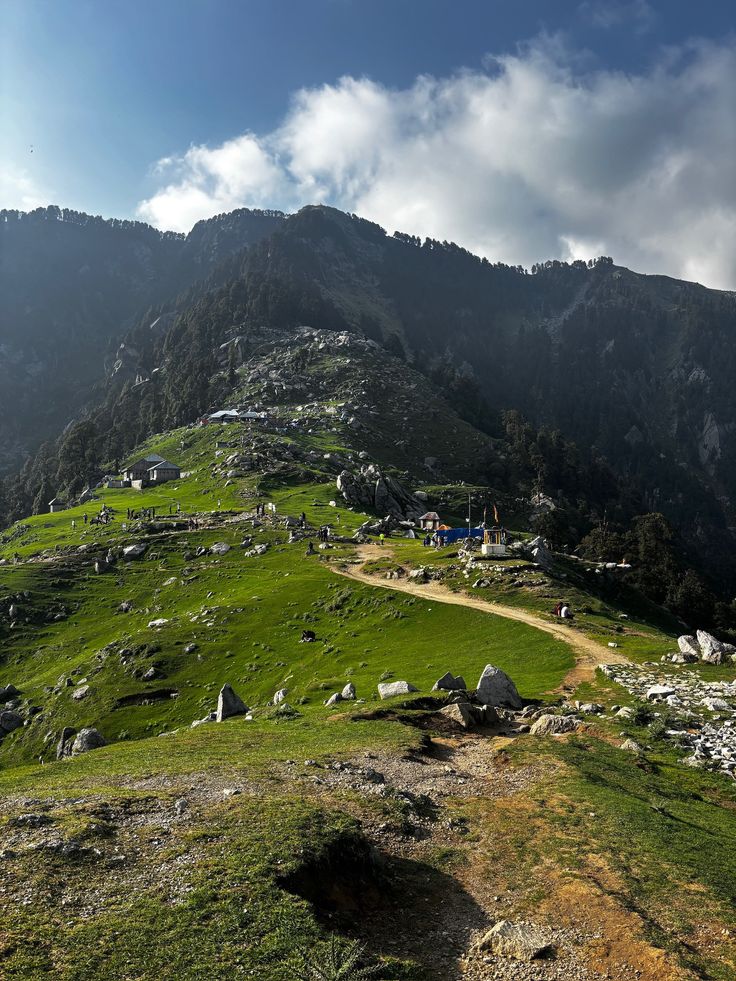 Triund Trek — Sunrise over the Dhauladhars