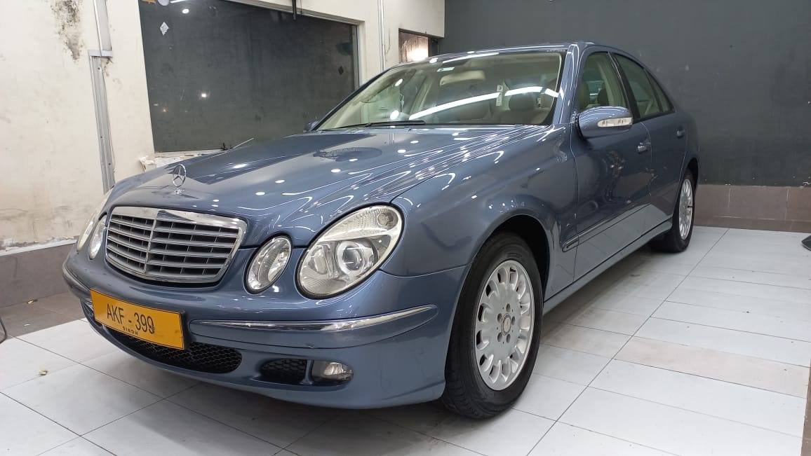 Mercedes-Benz E200