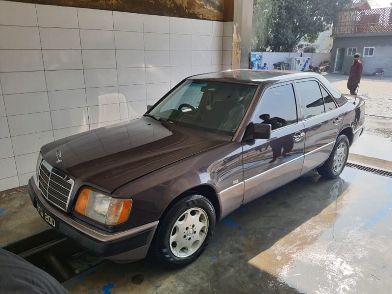 1991 Mercedes-Benz W124 200E