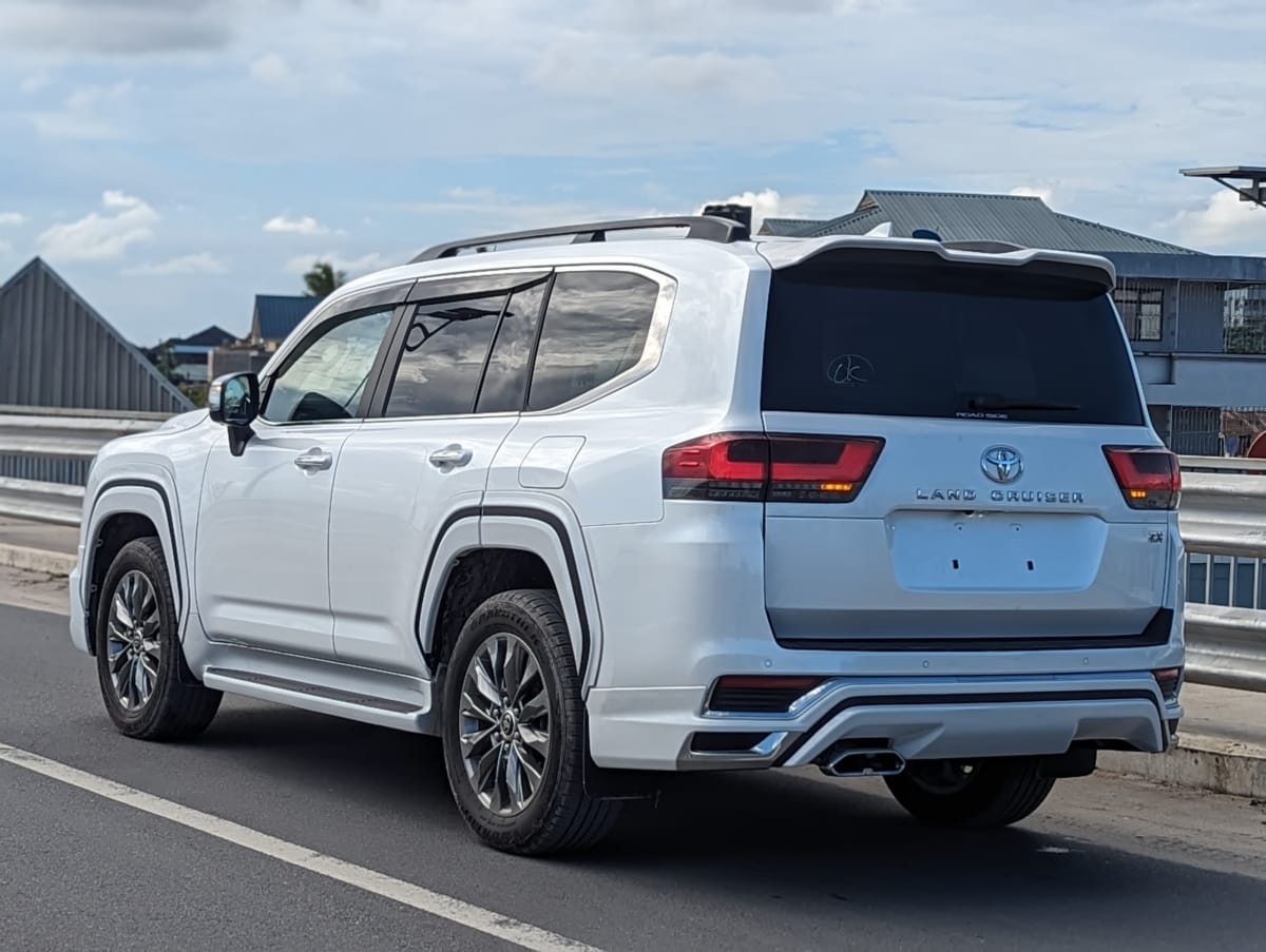 Toyota Land Cruiser ZX 2024 thumbnail 2