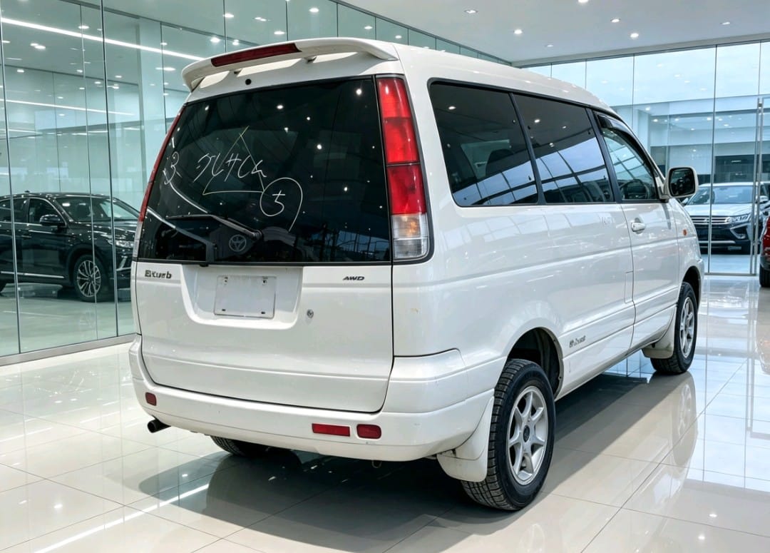 Toyota Noah 2001 thumbnail 4