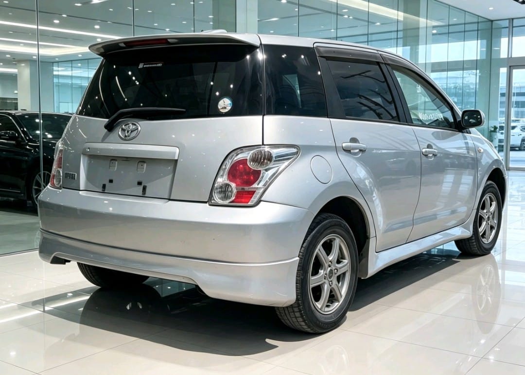 Toyota IST 2005 thumbnail 6