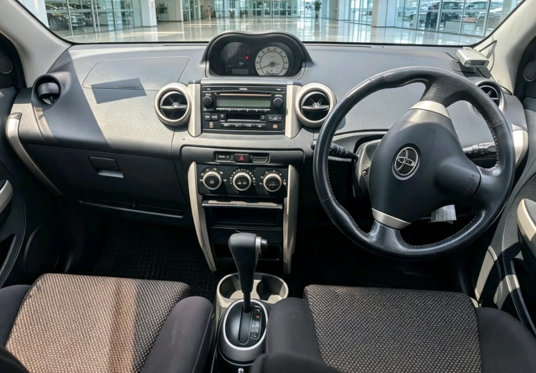 Toyota IST 2005 thumbnail 9