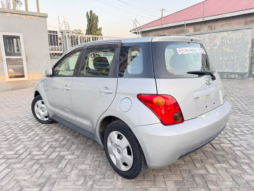 Toyota IST 2004 thumbnail 5
