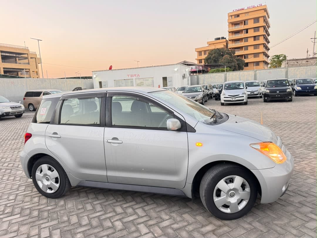 Toyota IST 2004 thumbnail 8