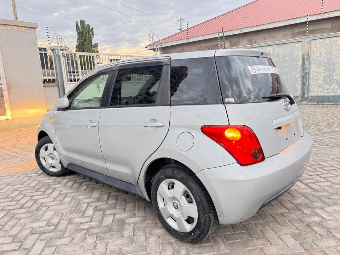 Toyota IST 2005 thumbnail 8