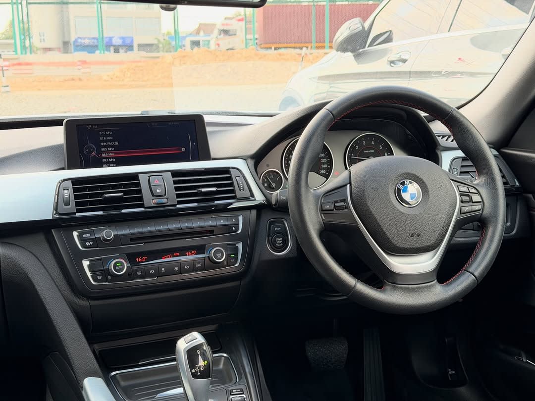 BMW 3 Series 2013 thumbnail 8