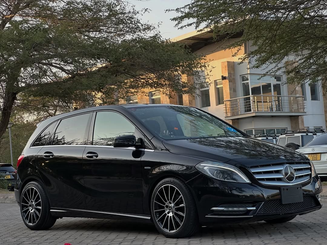 Mercedes-Benz B-Class 2013 view