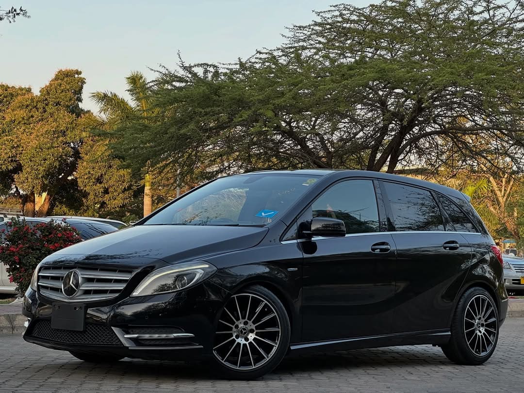 Mercedes-Benz B-Class 2013 thumbnail 3