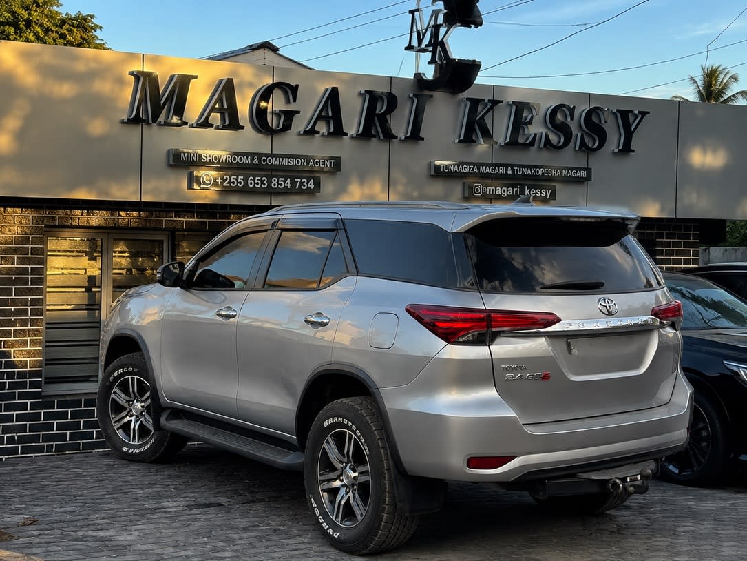 Toyota Fortuner 2018 thumbnail 2