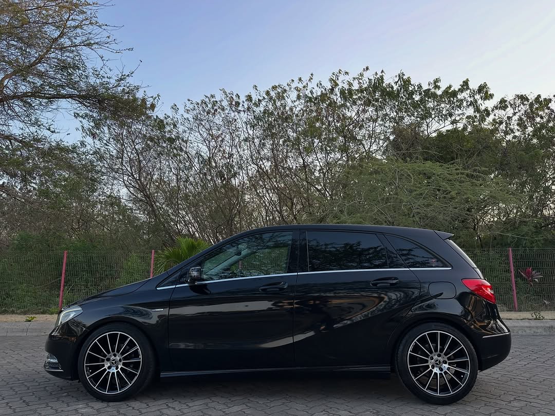 Mercedes-Benz B-Class 2013 thumbnail 4