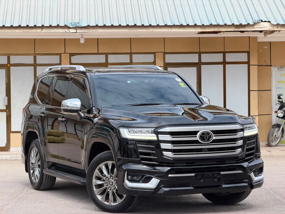 Toyota Land Cruiser 300 ZX 2023 view