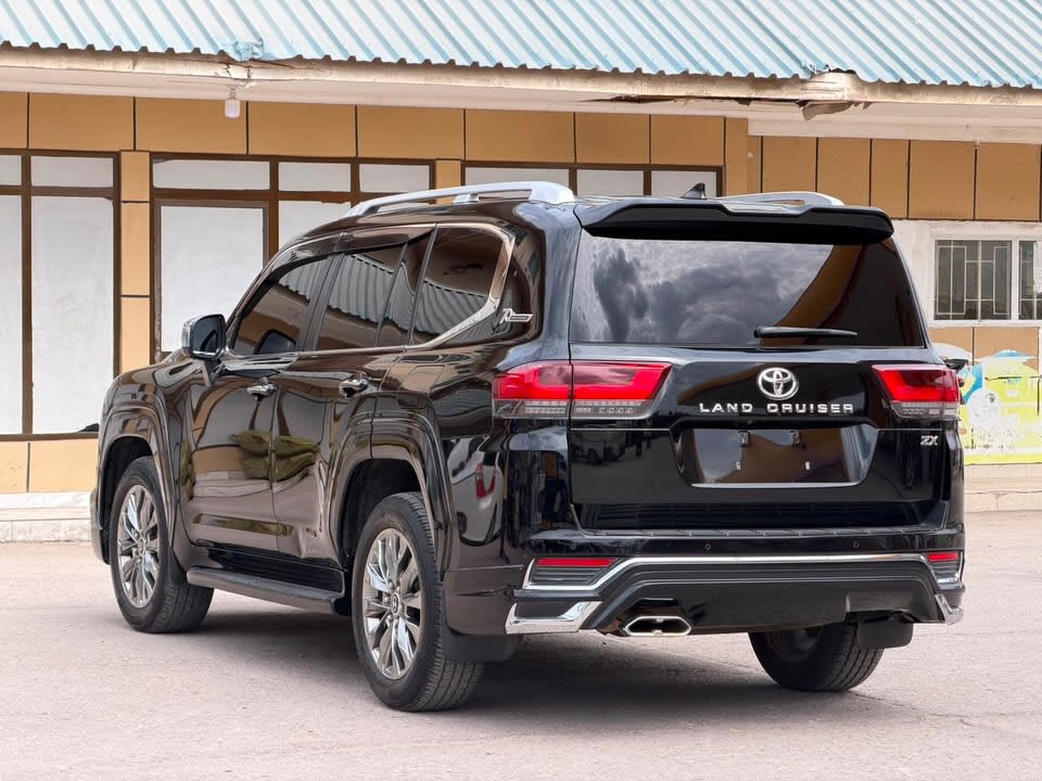 Toyota Land Cruiser 300 ZX 2023 thumbnail 3