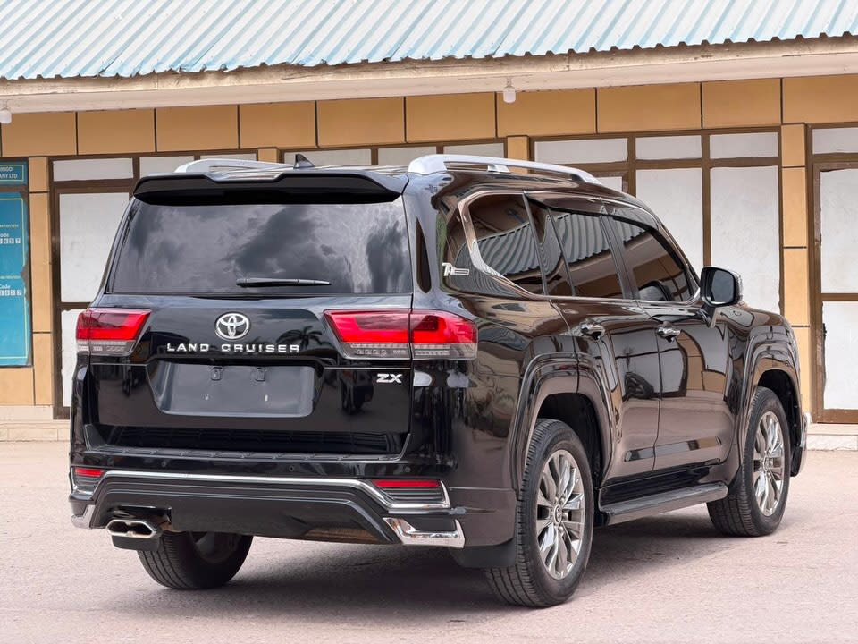 Toyota Land Cruiser 300 ZX 2023 thumbnail 4