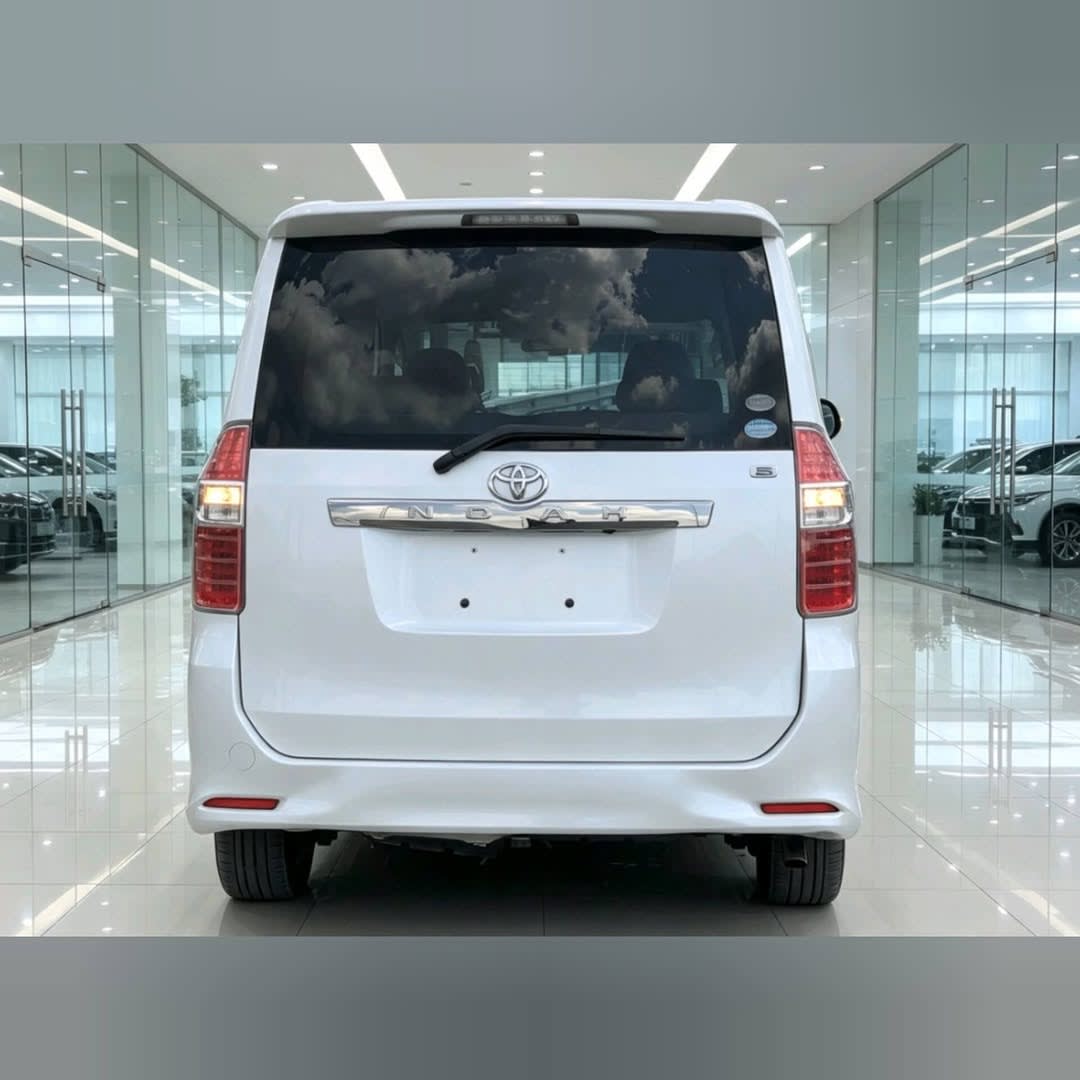 Toyota Noah 2008 thumbnail 3