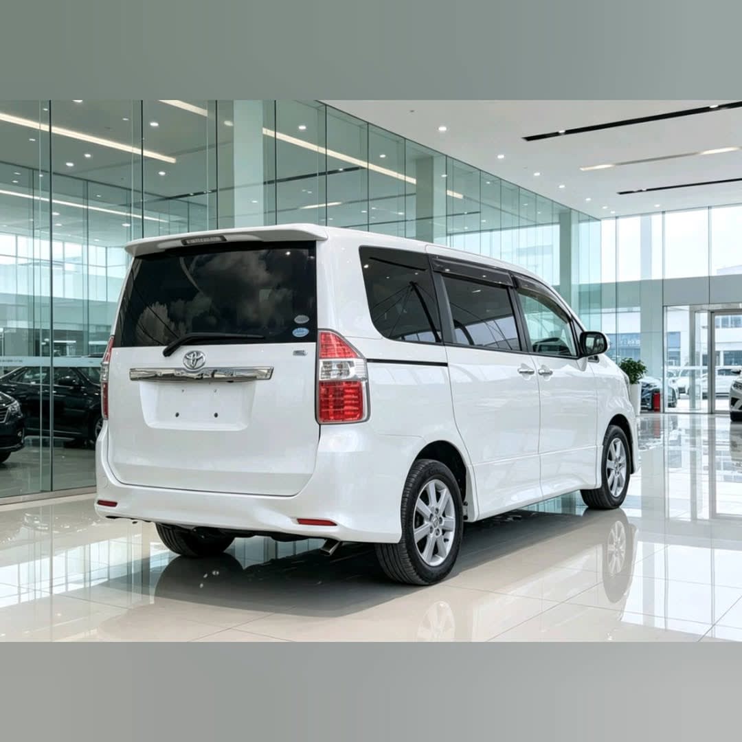 Toyota Noah 2008 thumbnail 4