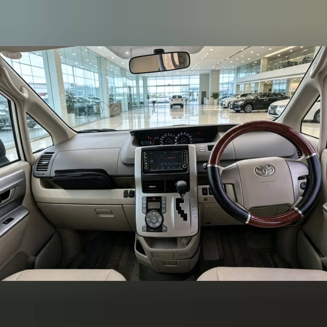 Toyota Noah 2008 thumbnail 6