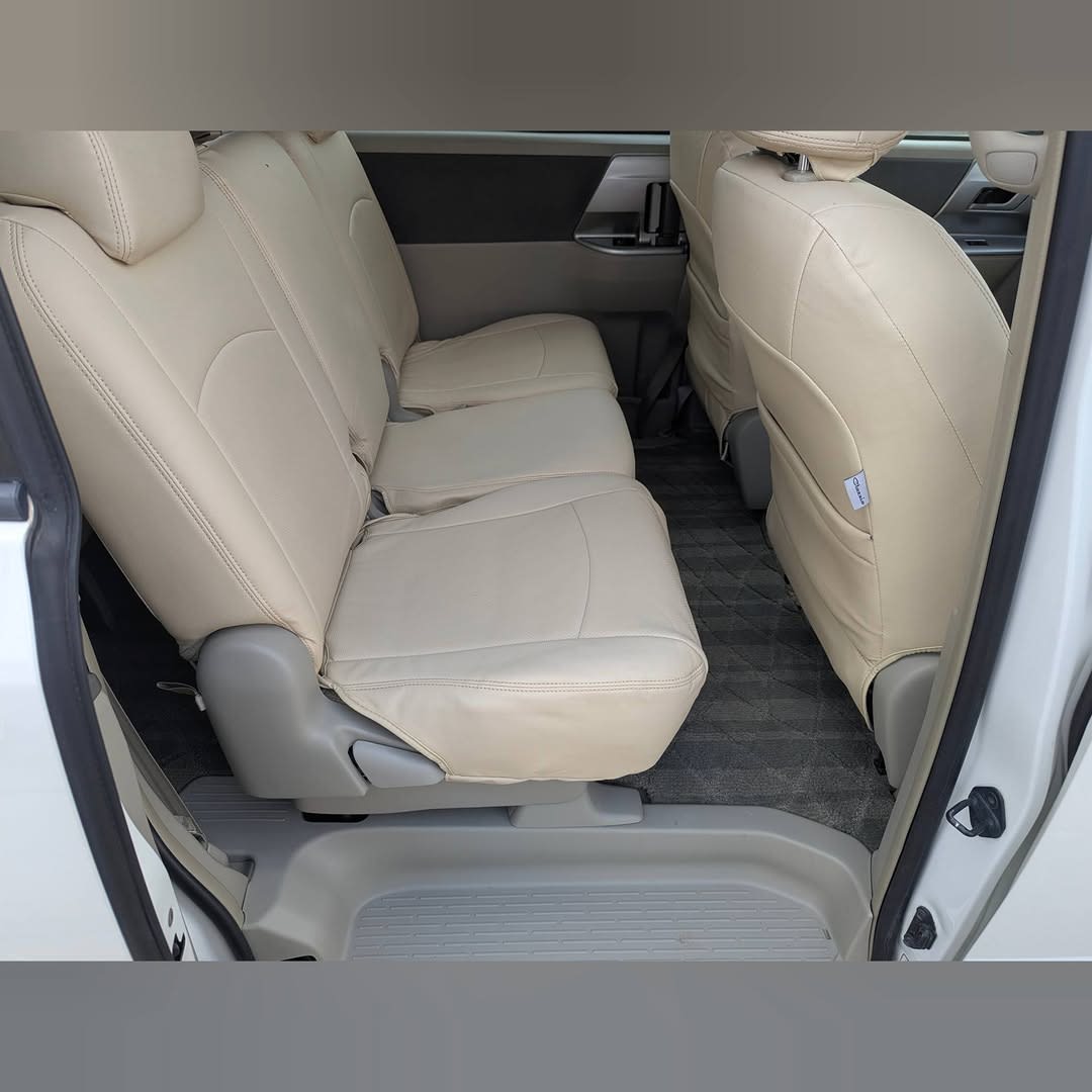 Toyota Noah 2008 thumbnail 8