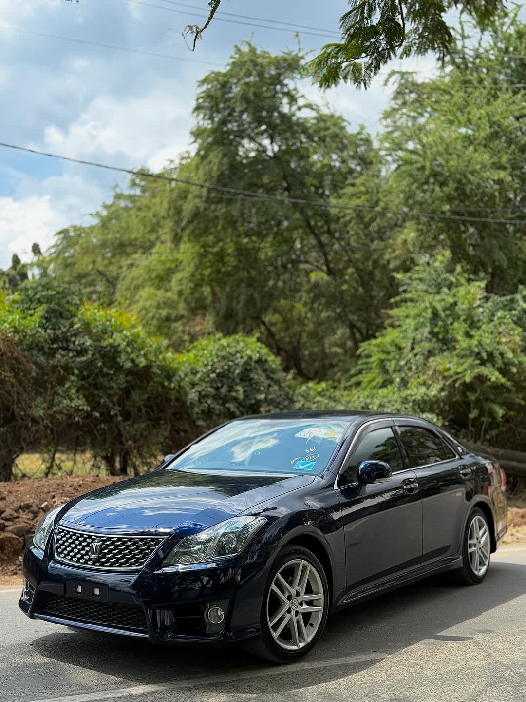 Toyota Crown 2010 thumbnail 2