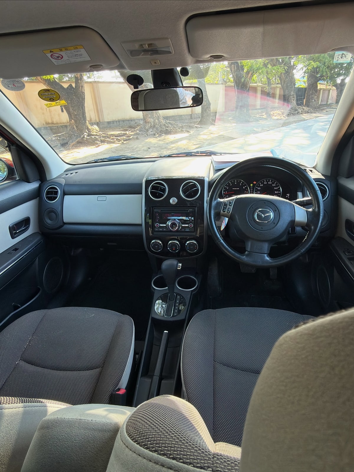 Mazda Verisa 2012 thumbnail 8