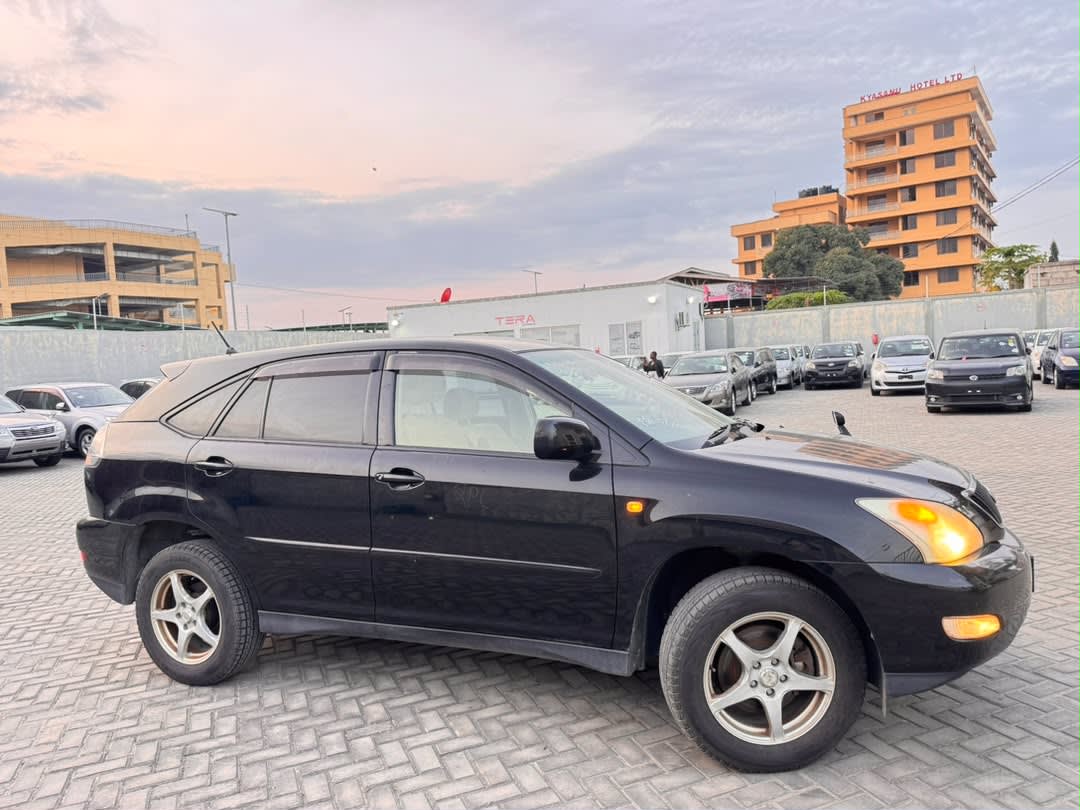 Toyota Harrier 2005 thumbnail 4