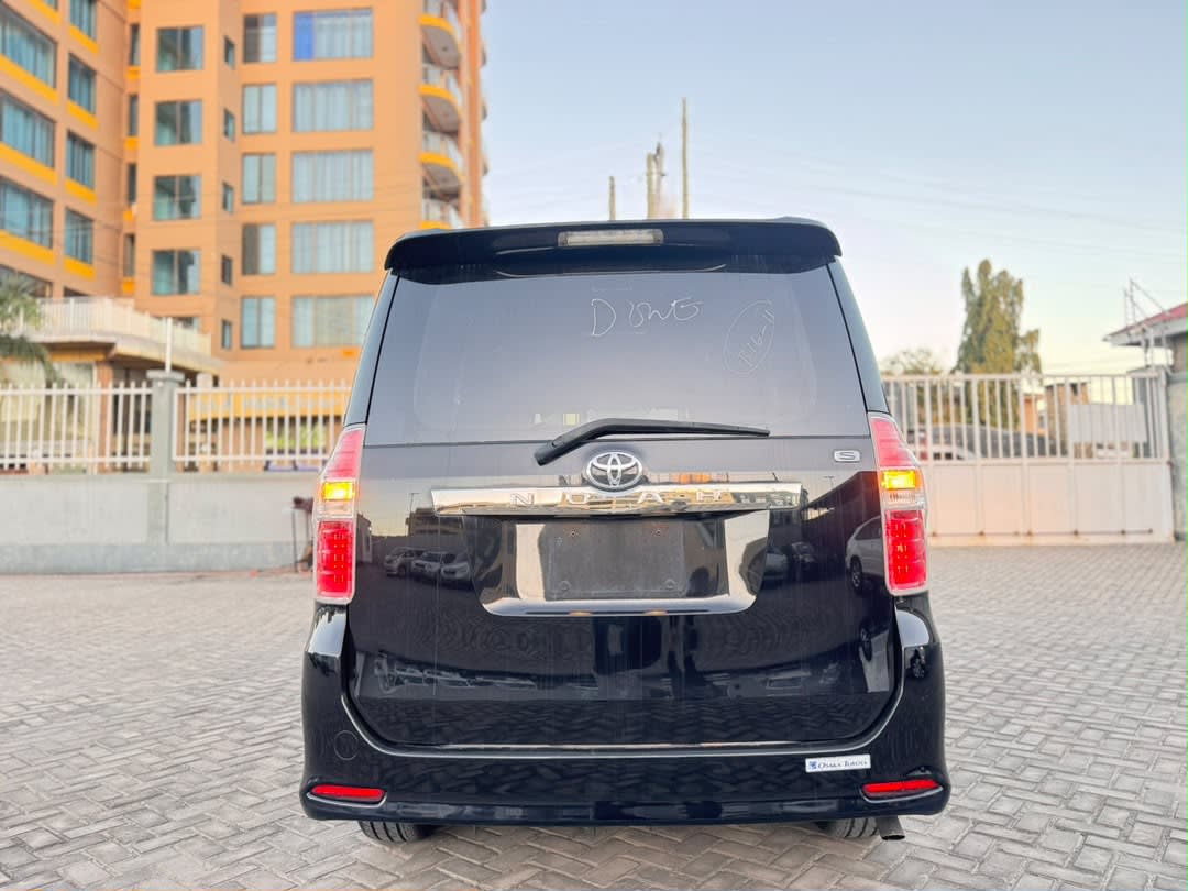 Toyota Noah 2007 thumbnail 7