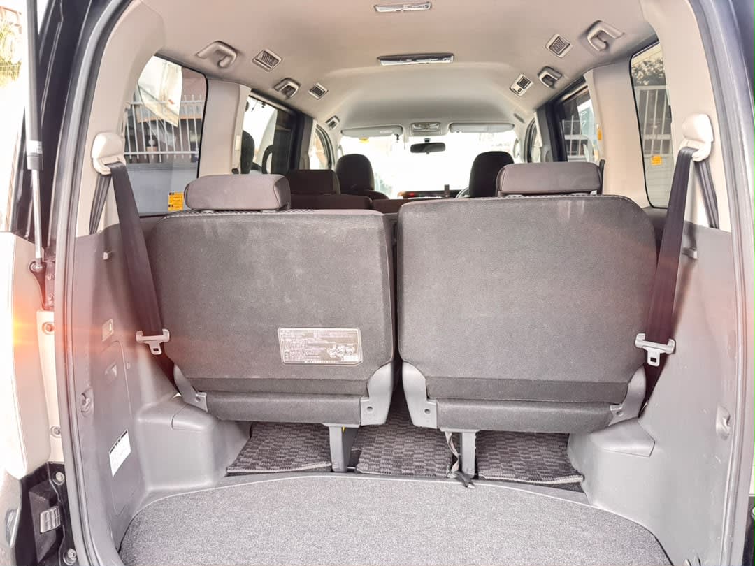 Toyota Noah 2007 thumbnail 12