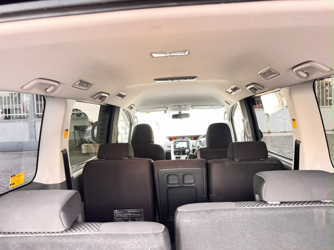 Toyota Noah 2007 thumbnail 13
