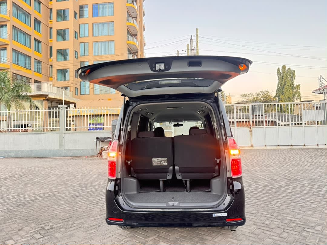 Toyota Noah 2007 thumbnail 14