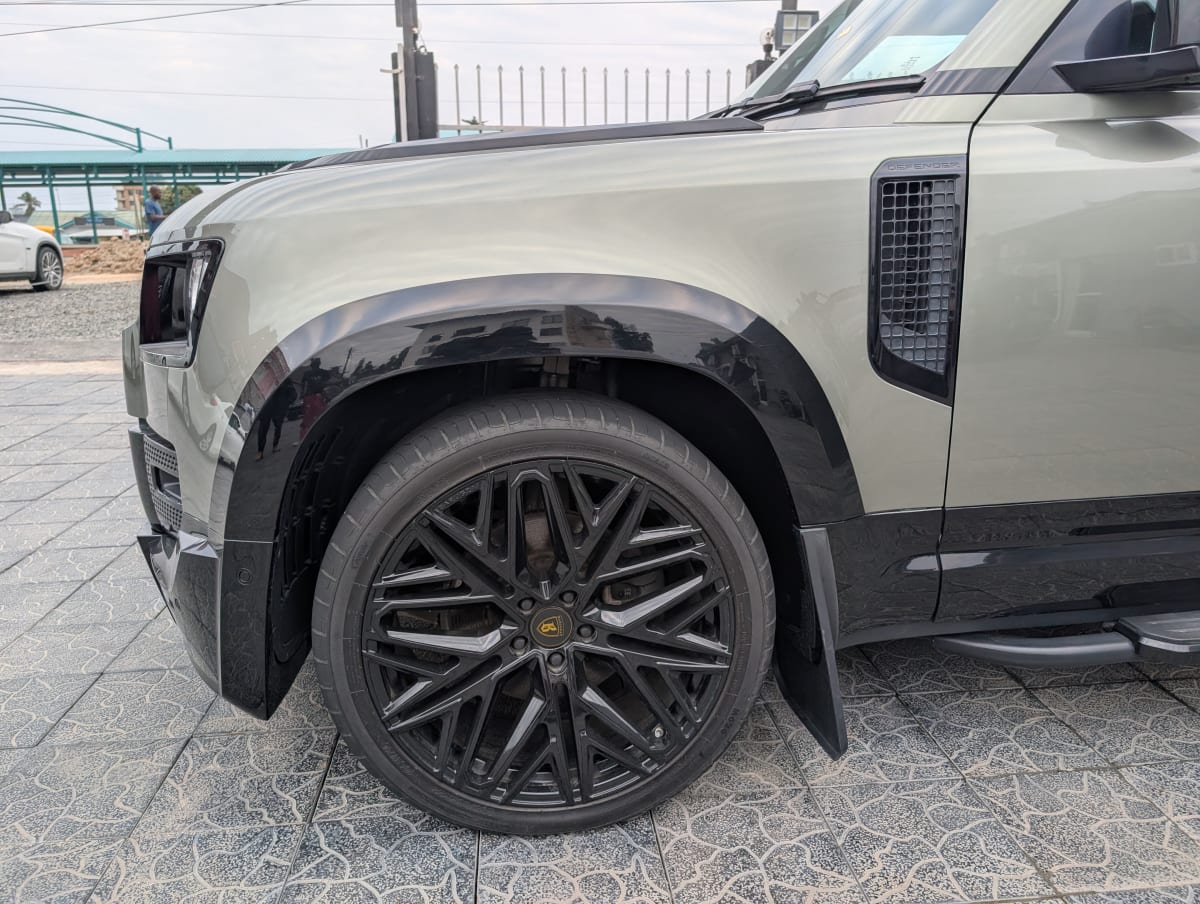 Land rover Defender 2022 thumbnail 10