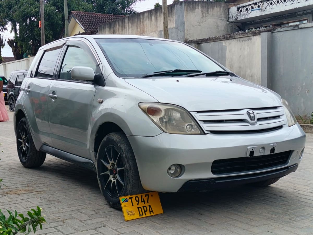 Toyota IST 2003 view