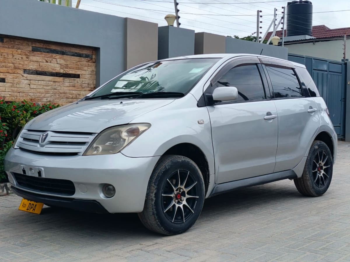 Toyota IST 2003 thumbnail 3