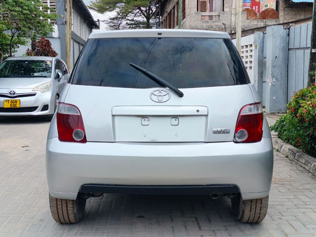 Toyota IST 2003 thumbnail 6