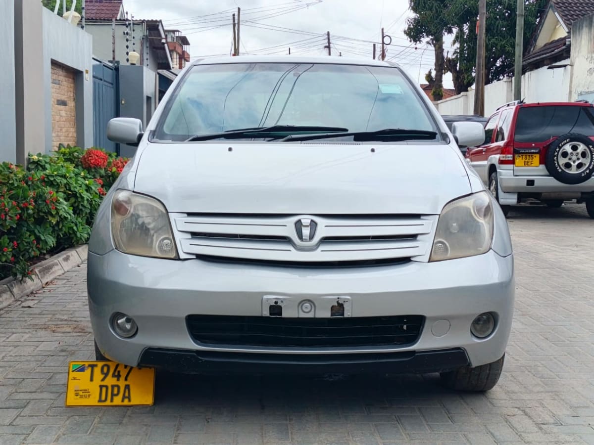 Toyota IST 2003 thumbnail 2