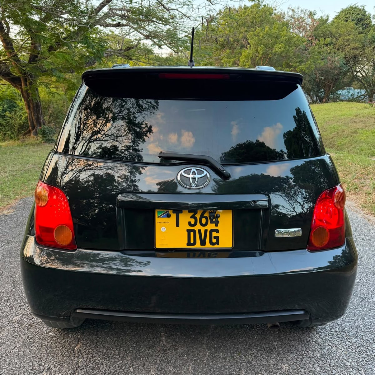 Toyota IST 2004 thumbnail 3