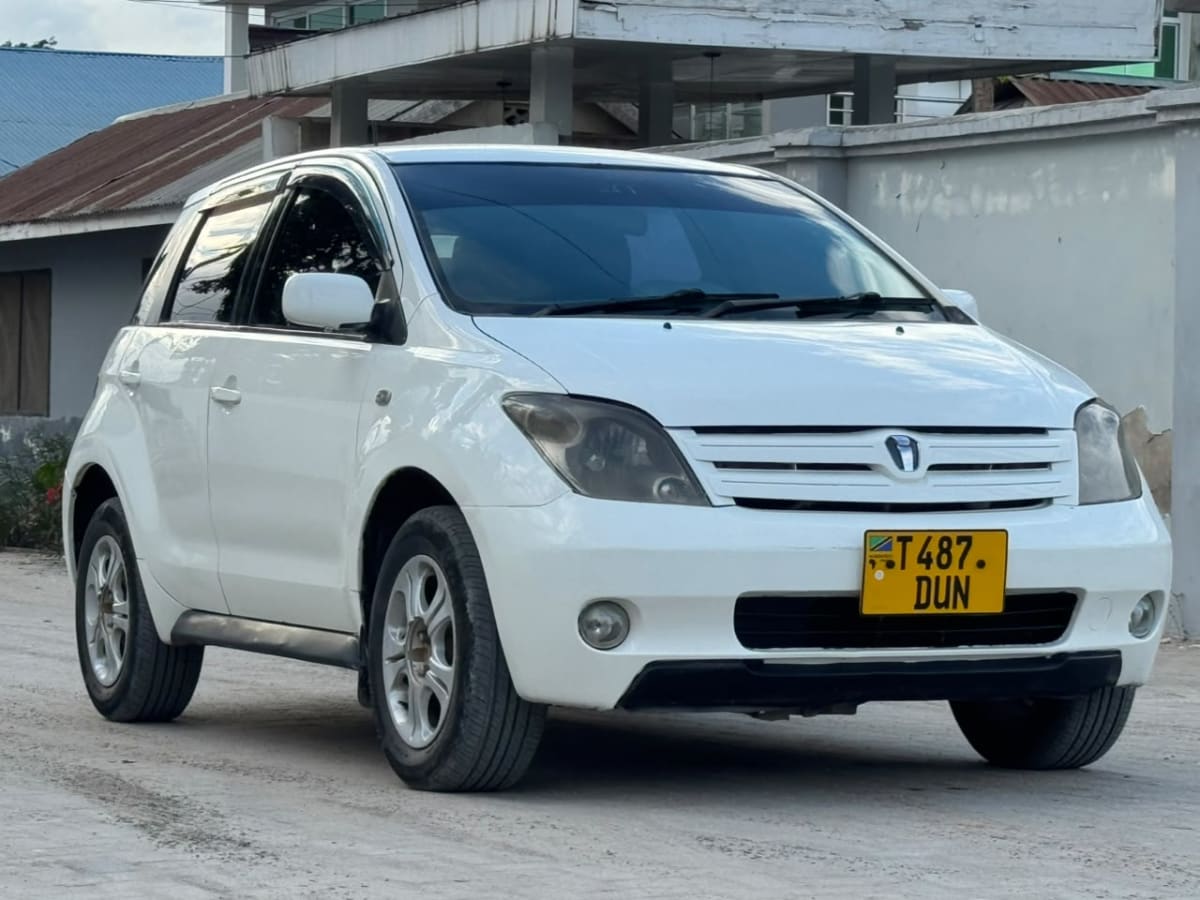 Toyota IST 2005 thumbnail 3