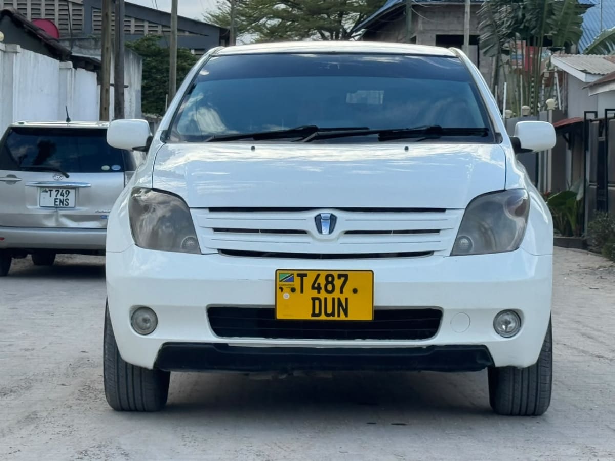 Toyota IST 2005 view