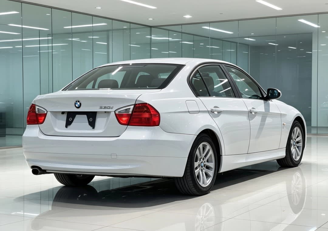 BMW 3 Series 2011 thumbnail 4