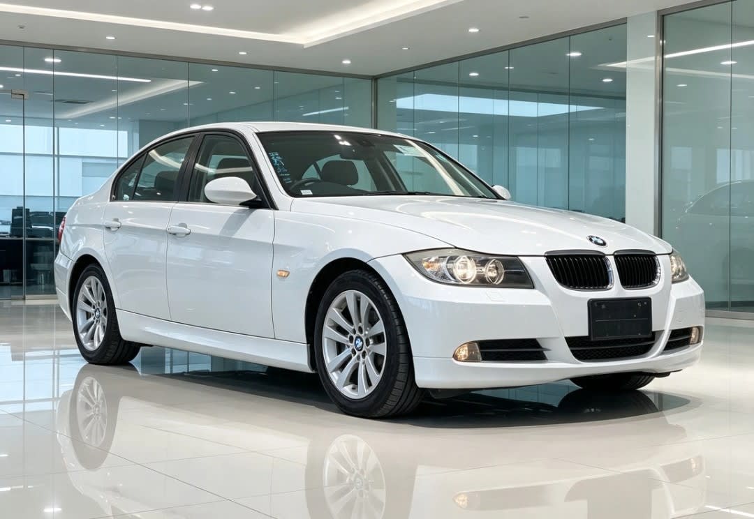 BMW 3 Series 2011 thumbnail 5